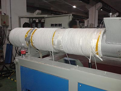 淺析塑膠行業(yè)應(yīng)用電磁加熱器的好處